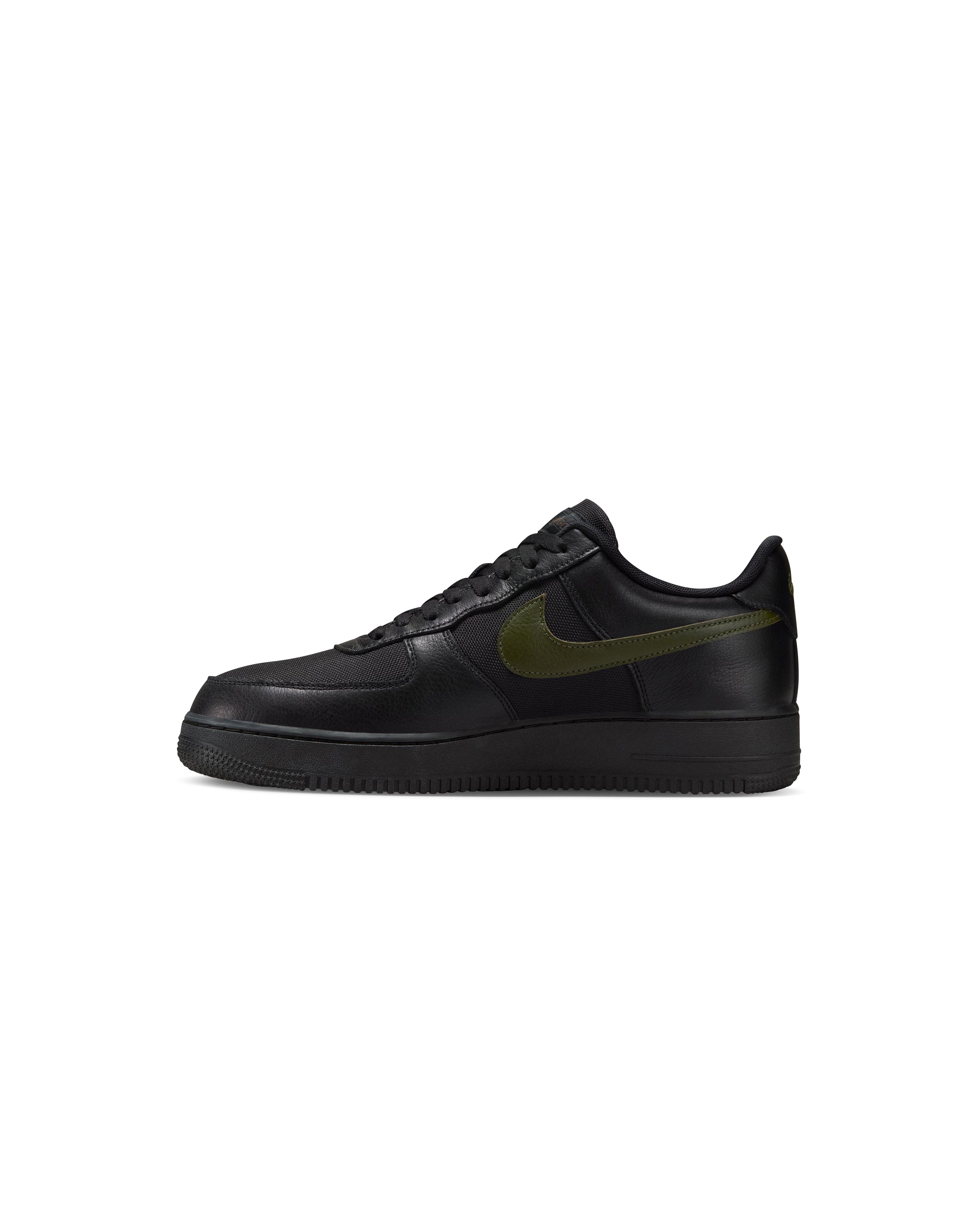 Nike air force black and gold online